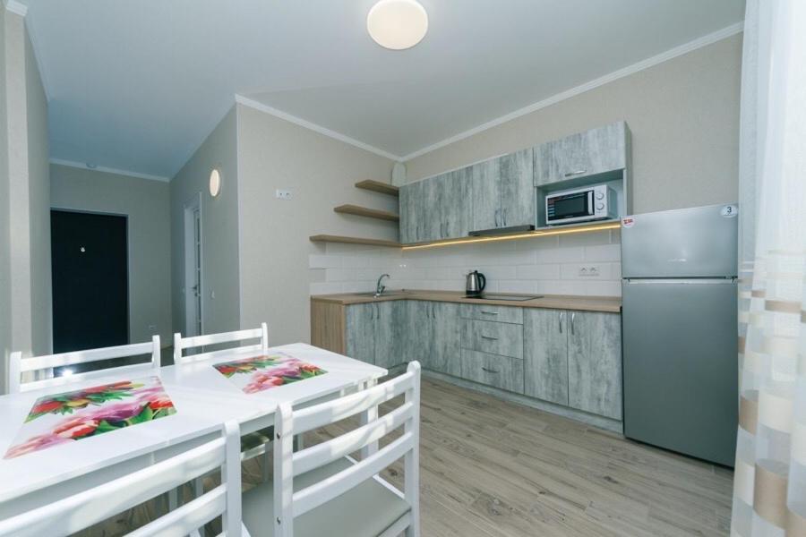 Драгоманова 38А 2Й Поверх Apartment Kiev Exterior foto