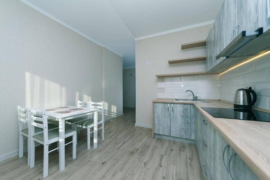 Драгоманова 38А 2Й Поверх Apartment Kiev Exterior foto