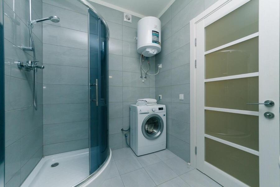 Драгоманова 38А 2Й Поверх Apartment Kiev Exterior foto